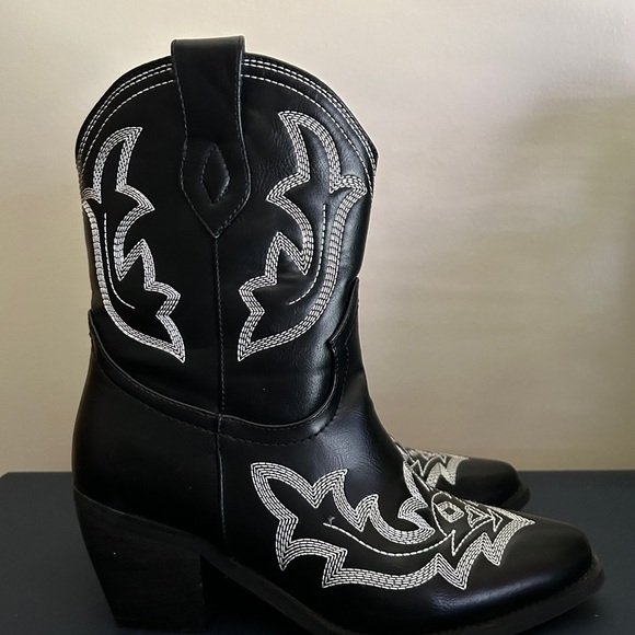 Cowboy boots - Picture 4 of 7